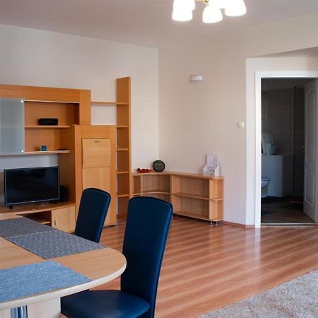 Titan Apartman ยูลา ภายนอก รูปภาพ
