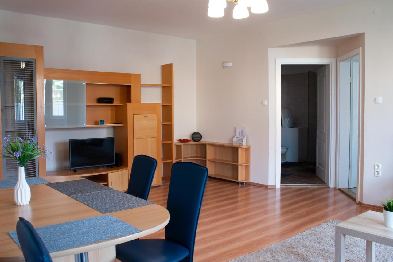 Titan Apartman ยูลา ภายนอก รูปภาพ