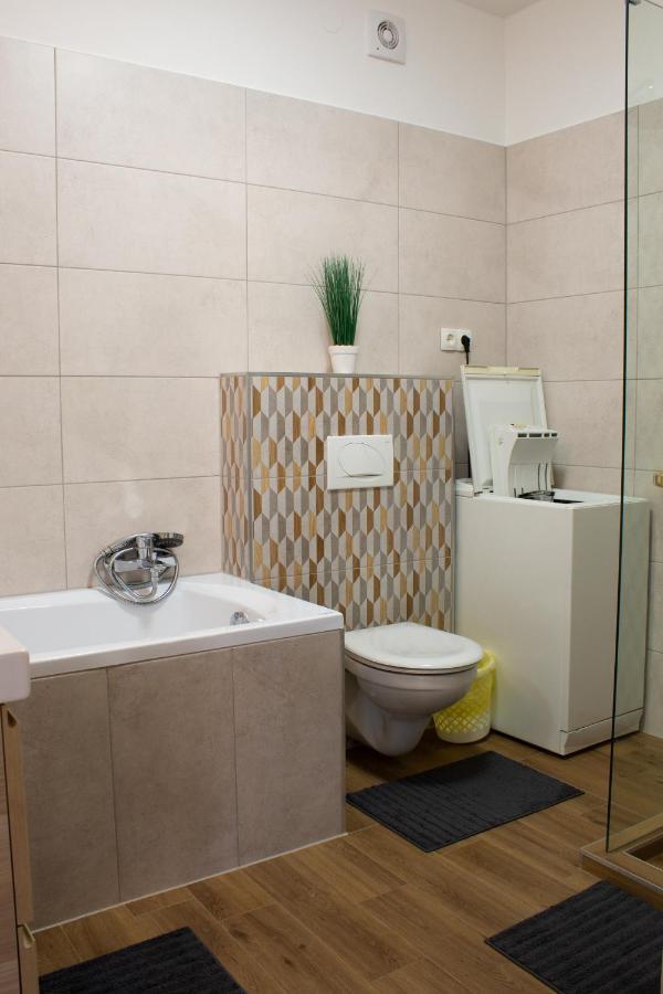 Titan Apartman ยูลา ภายนอก รูปภาพ