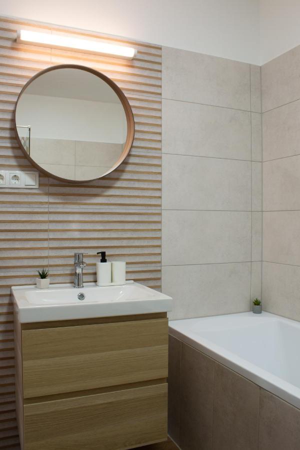 Titan Apartman ยูลา ภายนอก รูปภาพ