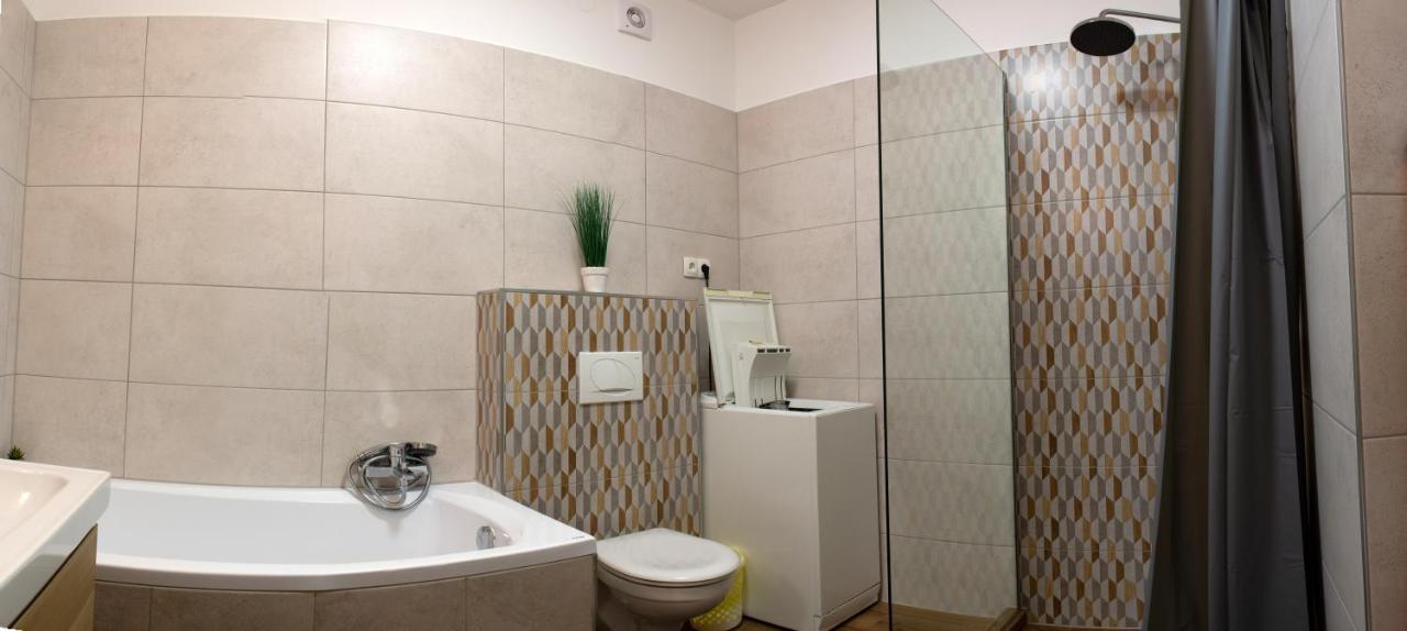Titan Apartman ยูลา ภายนอก รูปภาพ