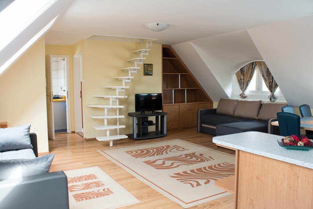 Titan Apartman ยูลา ภายนอก รูปภาพ